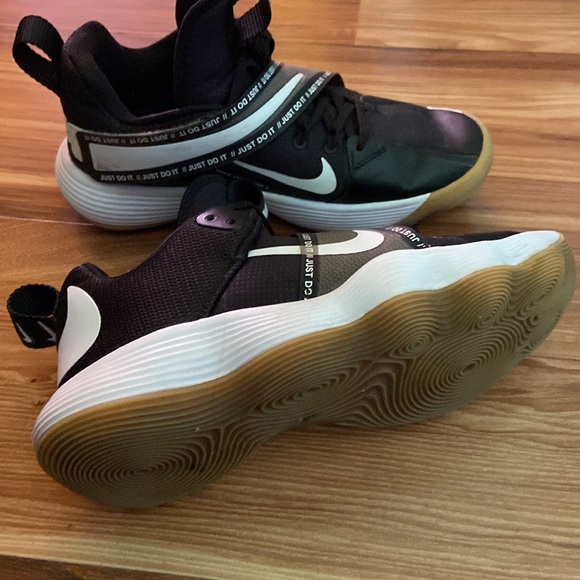 women’s nike react hyper set volleyball shoes - Picture 3 of 5